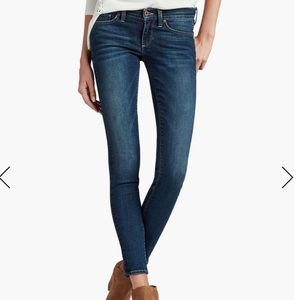 Lucky brand low rise skinny jeans size 2/26